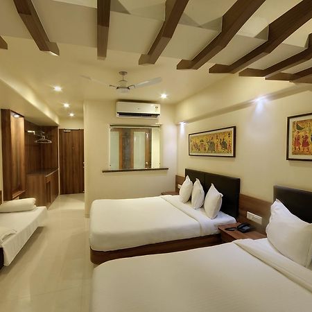 Shreeji Vatika Hotel Surat Exterior foto