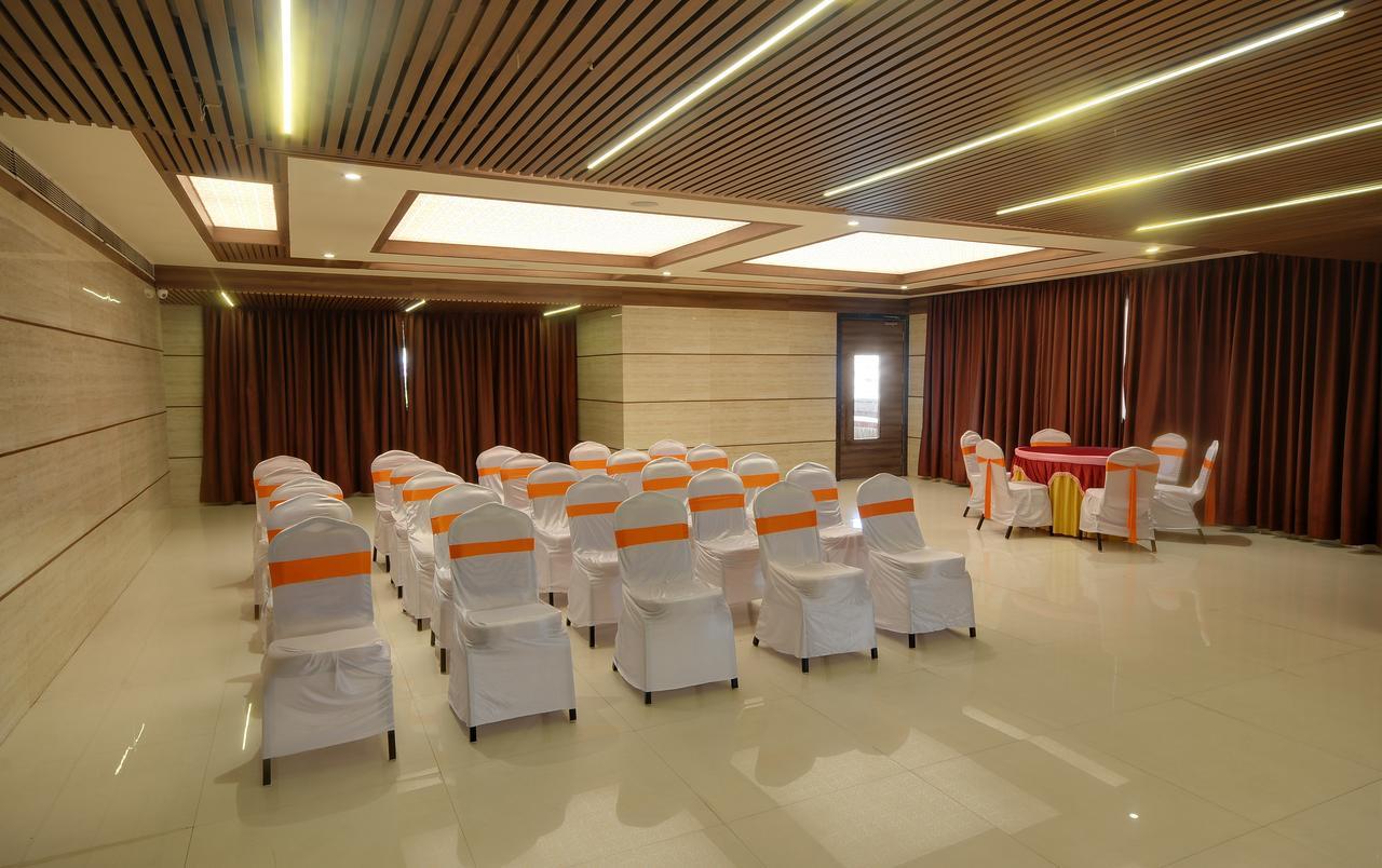 Shreeji Vatika Hotel Surat Exterior foto