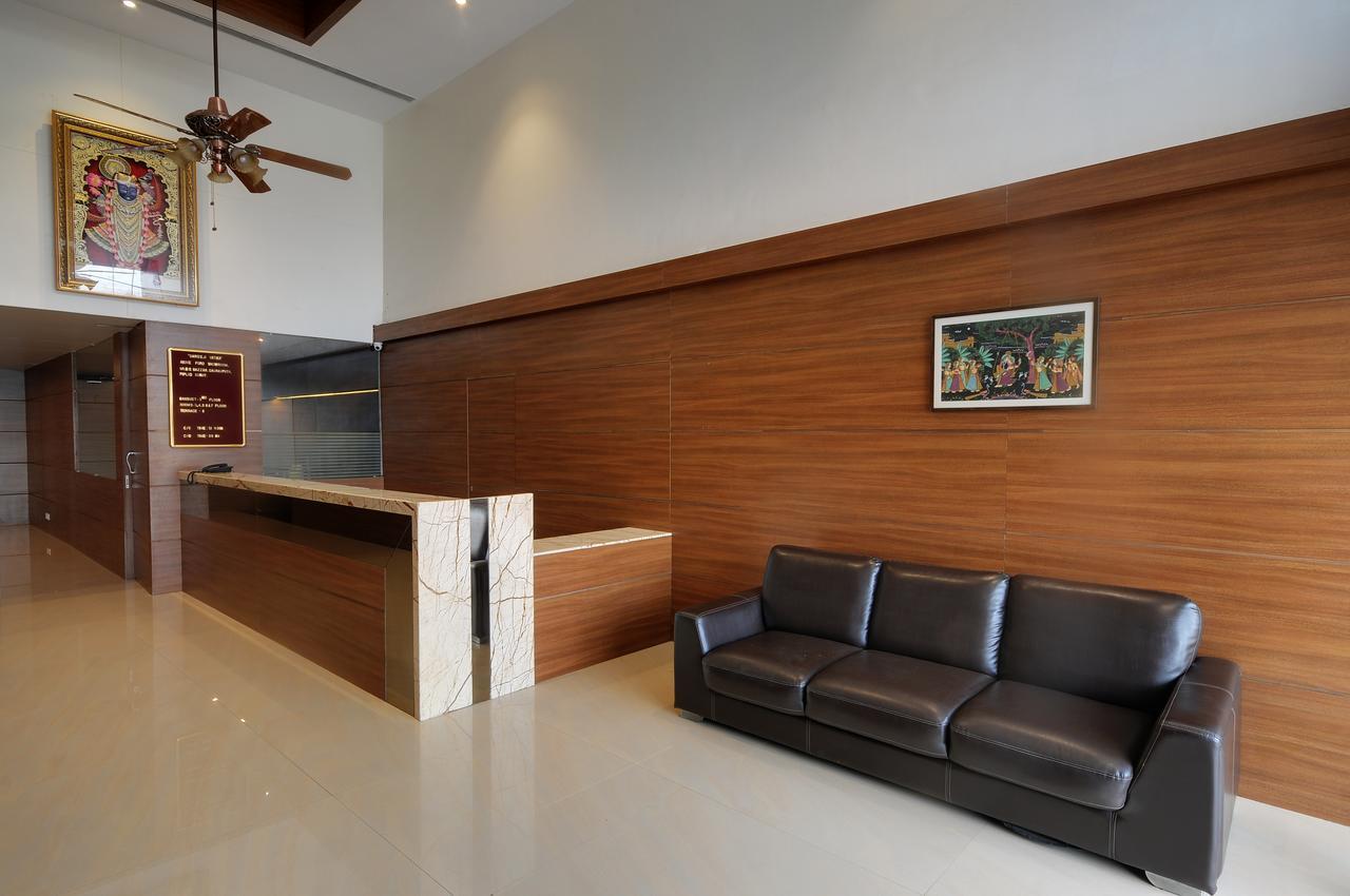 Shreeji Vatika Hotel Surat Exterior foto
