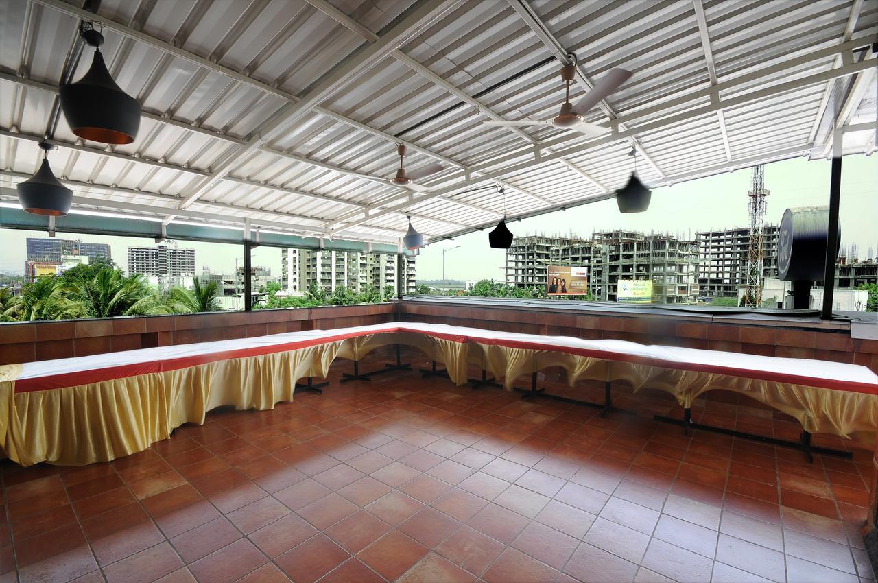 Shreeji Vatika Hotel Surat Exterior foto