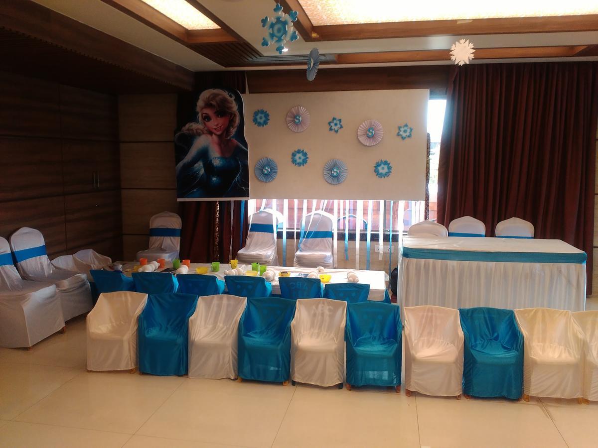 Shreeji Vatika Hotel Surat Exterior foto
