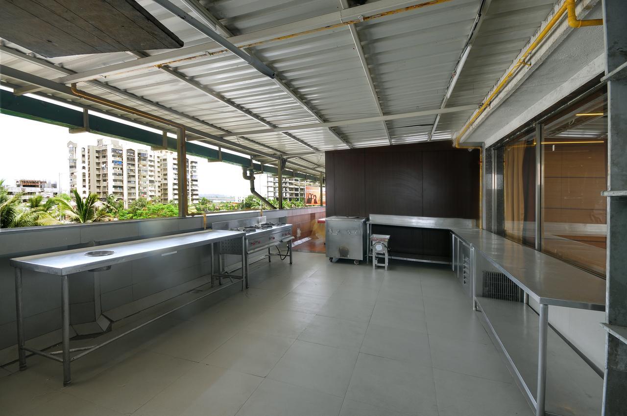 Shreeji Vatika Hotel Surat Exterior foto