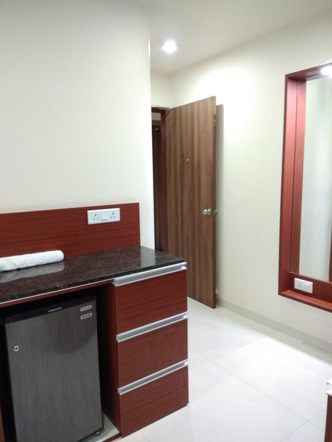 Shreeji Vatika Hotel Surat Exterior foto
