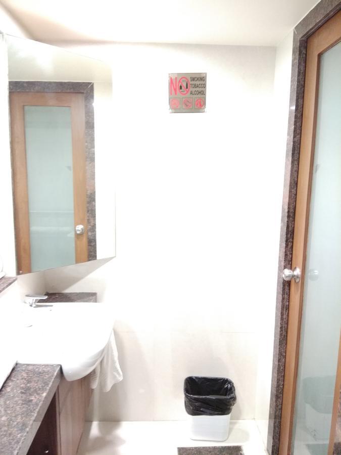 Shreeji Vatika Hotel Surat Exterior foto