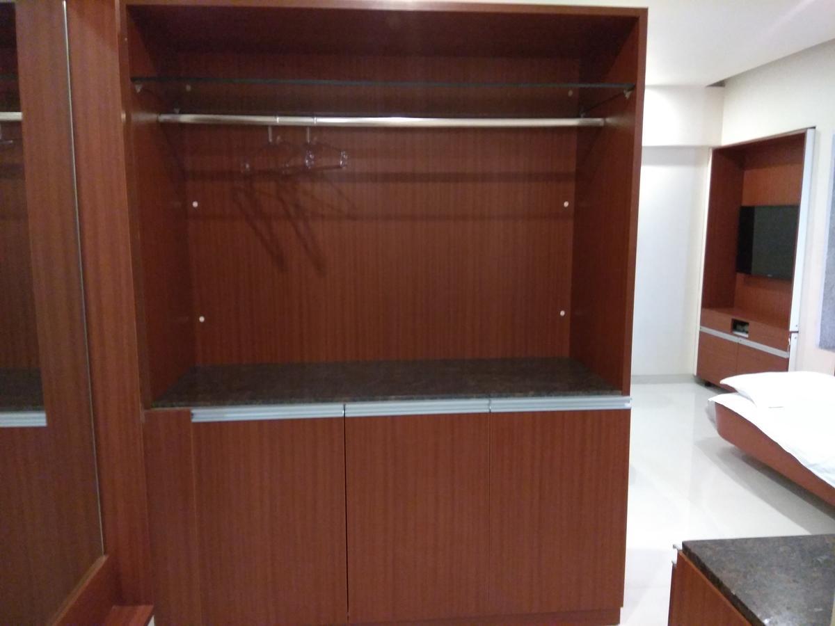 Shreeji Vatika Hotel Surat Exterior foto
