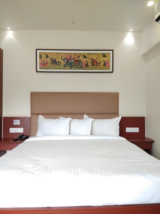 Shreeji Vatika Hotel Surat Exterior foto