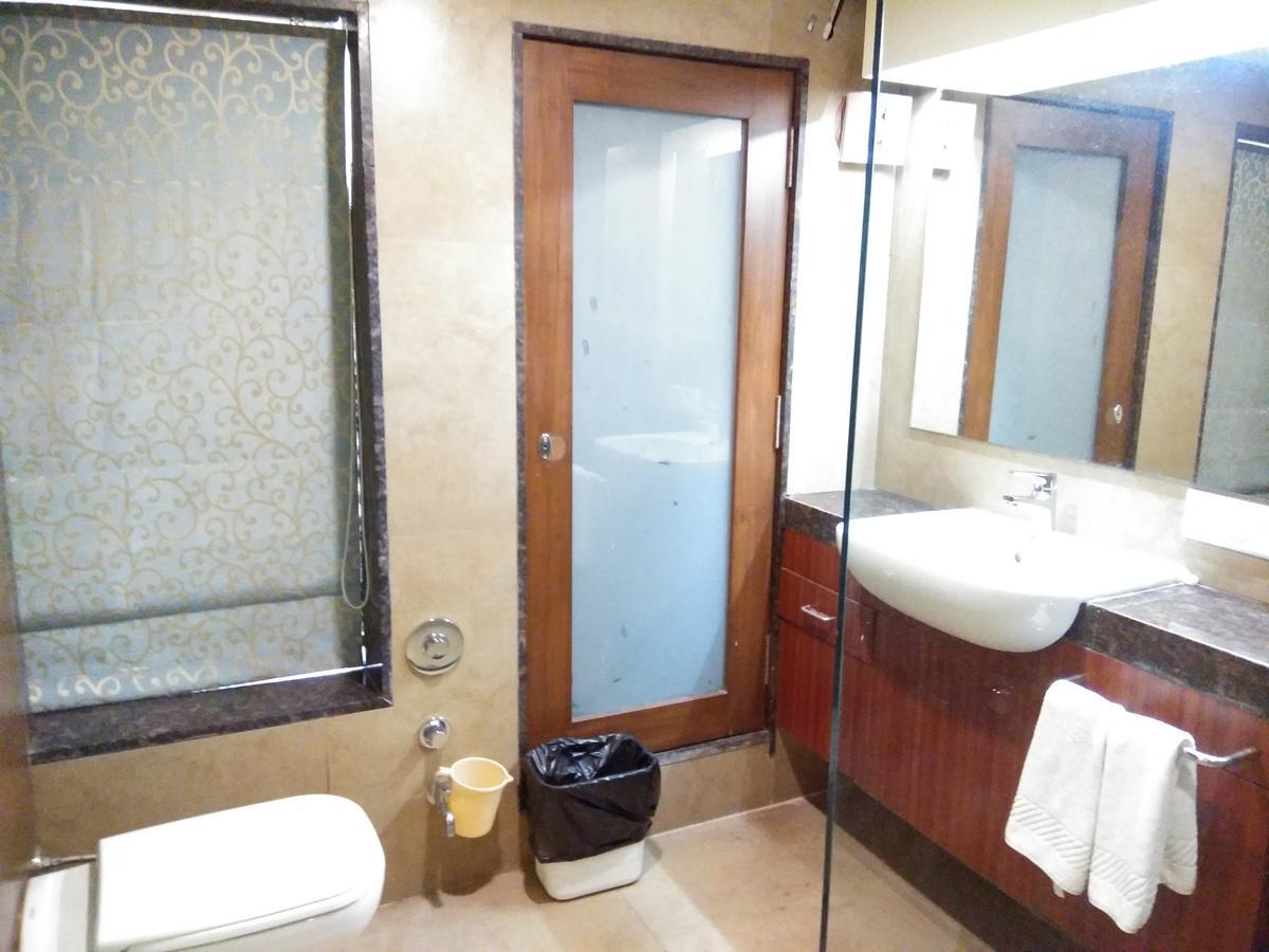 Shreeji Vatika Hotel Surat Exterior foto