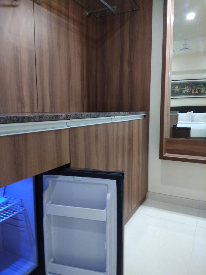 Shreeji Vatika Hotel Surat Exterior foto