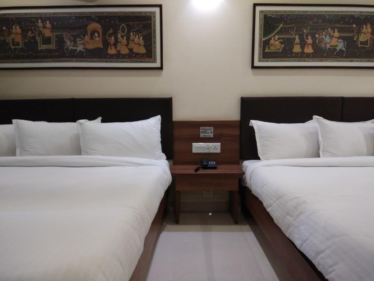 Shreeji Vatika Hotel Surat Exterior foto