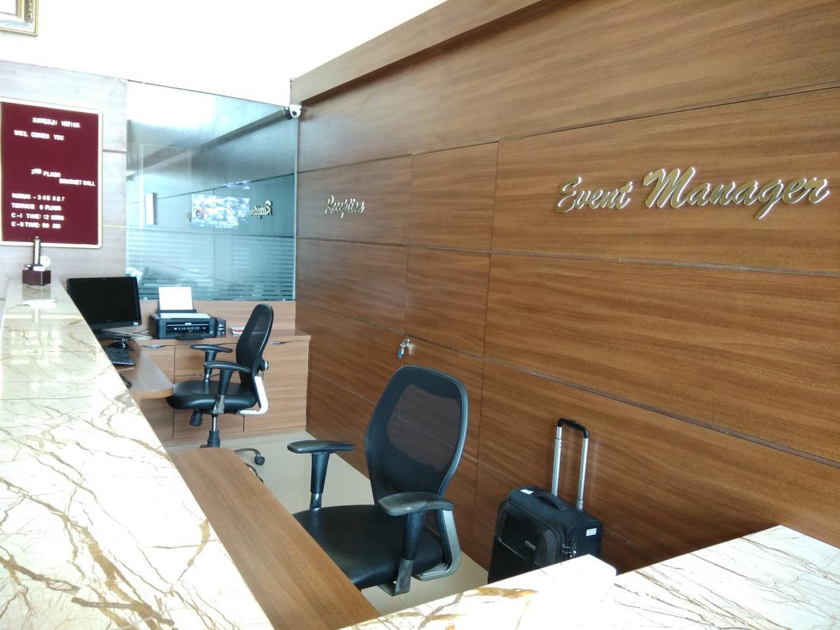 Shreeji Vatika Hotel Surat Exterior foto