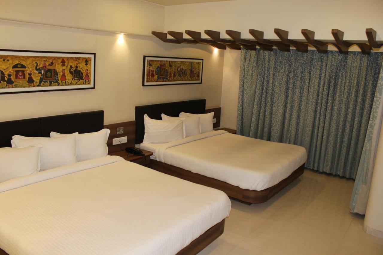 Shreeji Vatika Hotel Surat Exterior foto