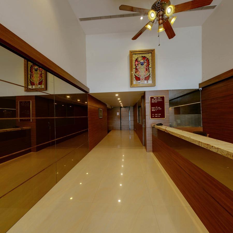Shreeji Vatika Hotel Surat Exterior foto