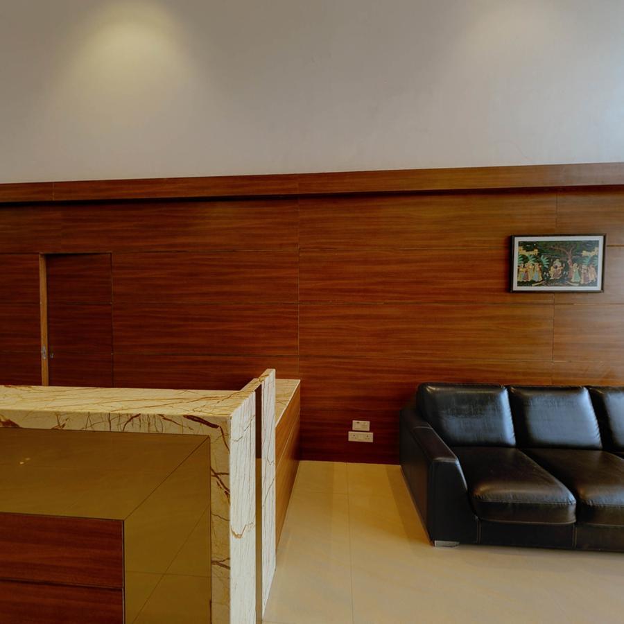 Shreeji Vatika Hotel Surat Exterior foto